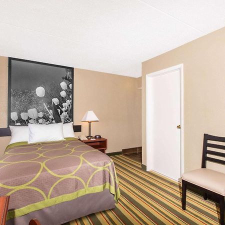 Super 8 By Wyndham Frederick Hotel Exterior foto
