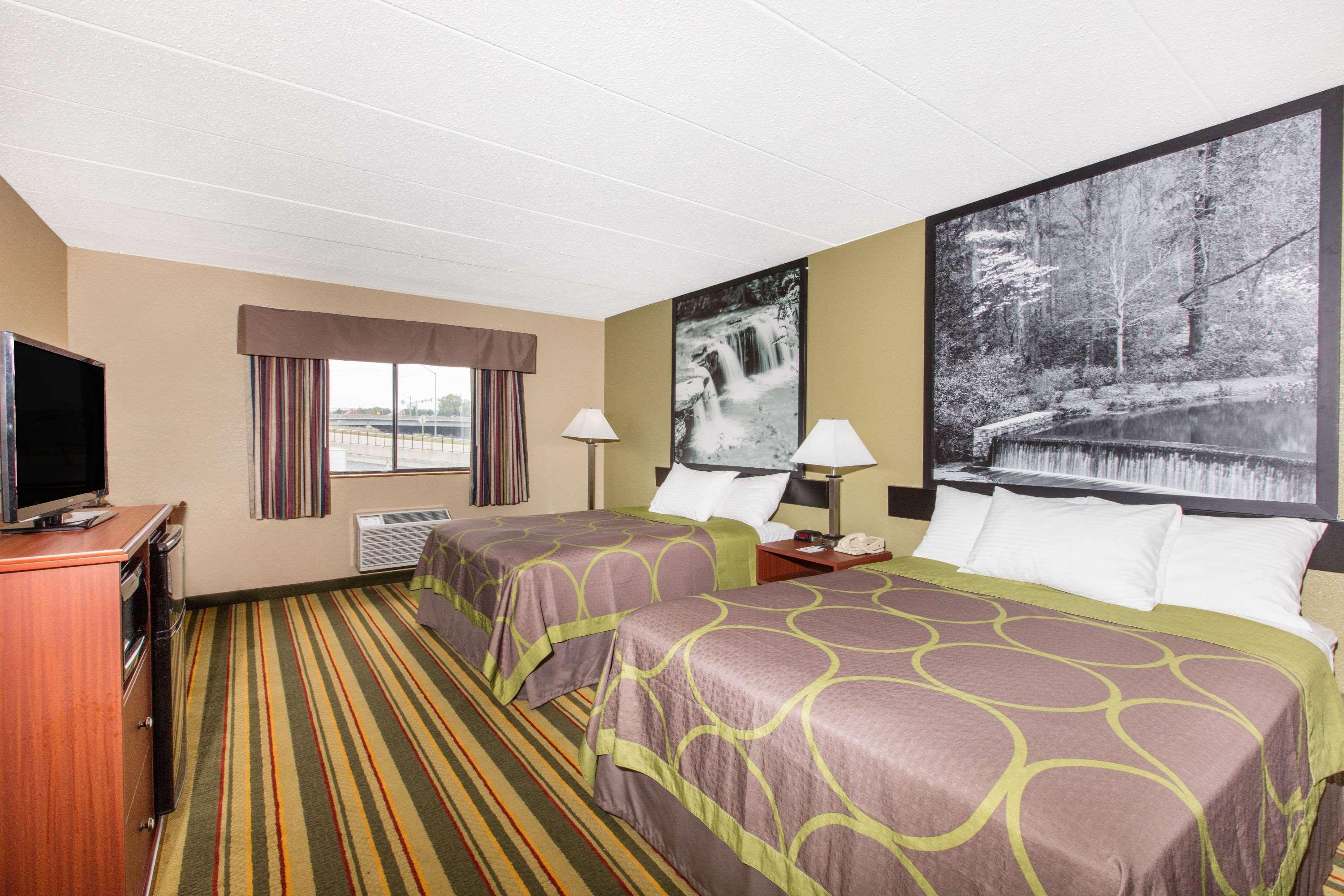 Super 8 By Wyndham Frederick Hotel Exterior foto