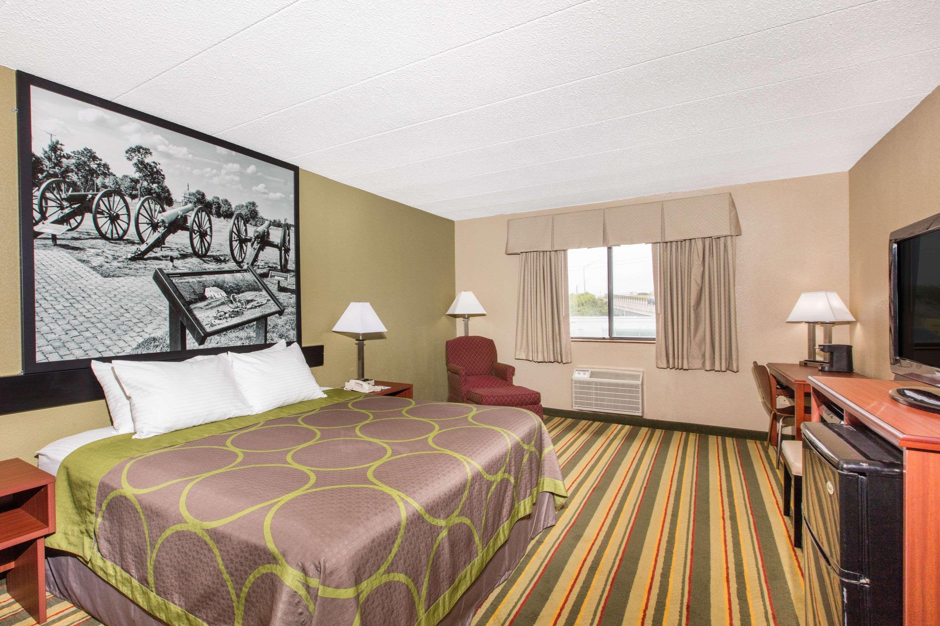 Super 8 By Wyndham Frederick Hotel Exterior foto