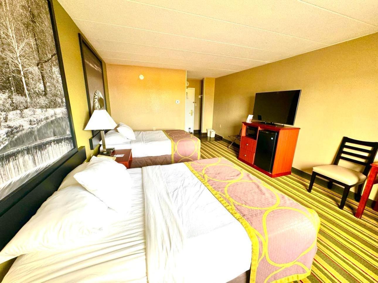 Super 8 By Wyndham Frederick Hotel Exterior foto