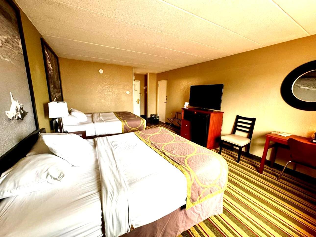 Super 8 By Wyndham Frederick Hotel Exterior foto