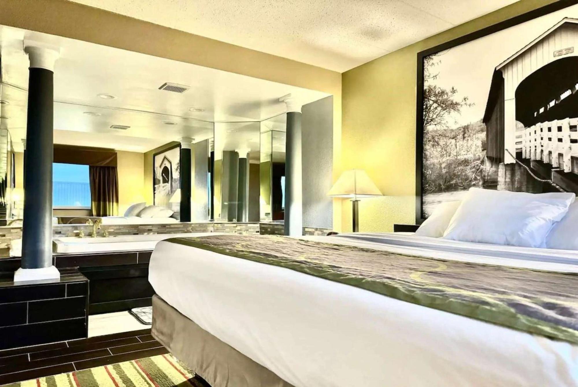 Super 8 By Wyndham Frederick Hotel Exterior foto