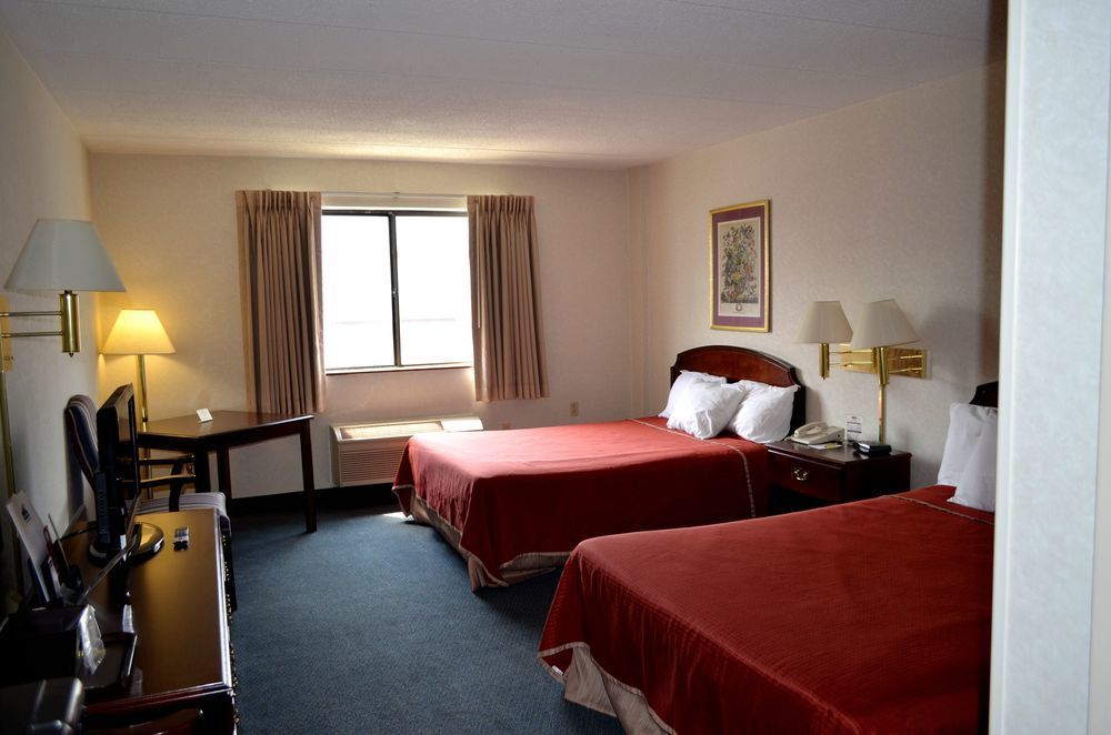 Super 8 By Wyndham Frederick Hotel Exterior foto
