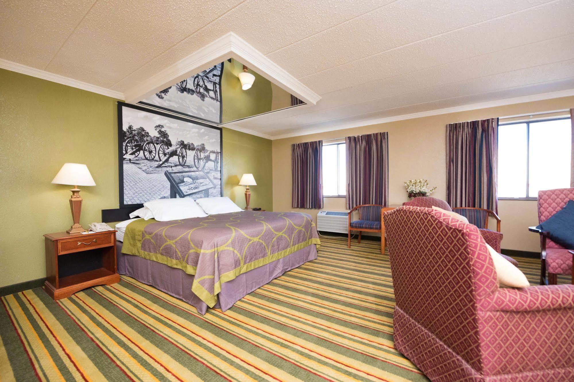 Super 8 By Wyndham Frederick Hotel Exterior foto