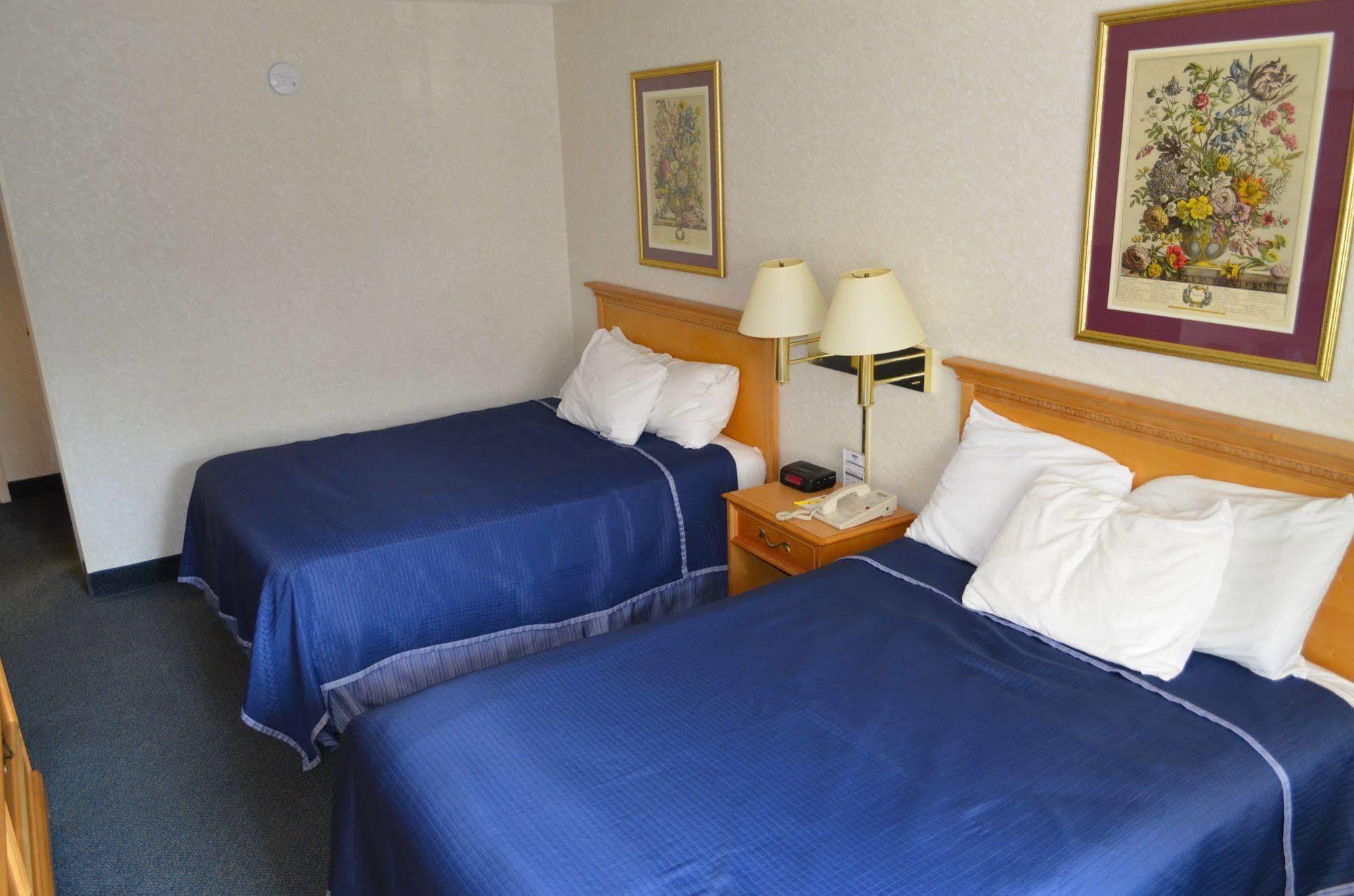 Super 8 By Wyndham Frederick Hotel Exterior foto